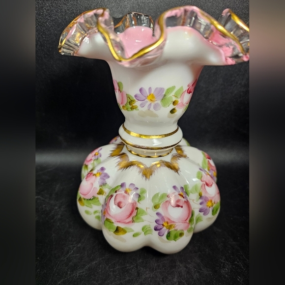 Floral‎ Porcelain Vase with Gold Accents - Picture 6 of 6